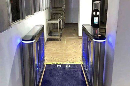 指纹打卡和人脸识别打卡哪个更适用于企业?